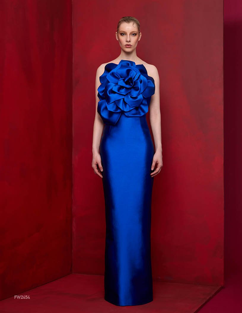 Long dress, strapless w/ large bow