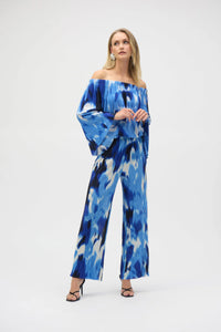 With its alluring off-shoulder neckline and striking tropical print, this Joseph Ribkoff flared top is pure vacation vibes; all that's missing is a mocktail. Three-quarter bell sleeves enhance its relaxed charm, while the pleated novelty fabric adds a subtle touch of texture.