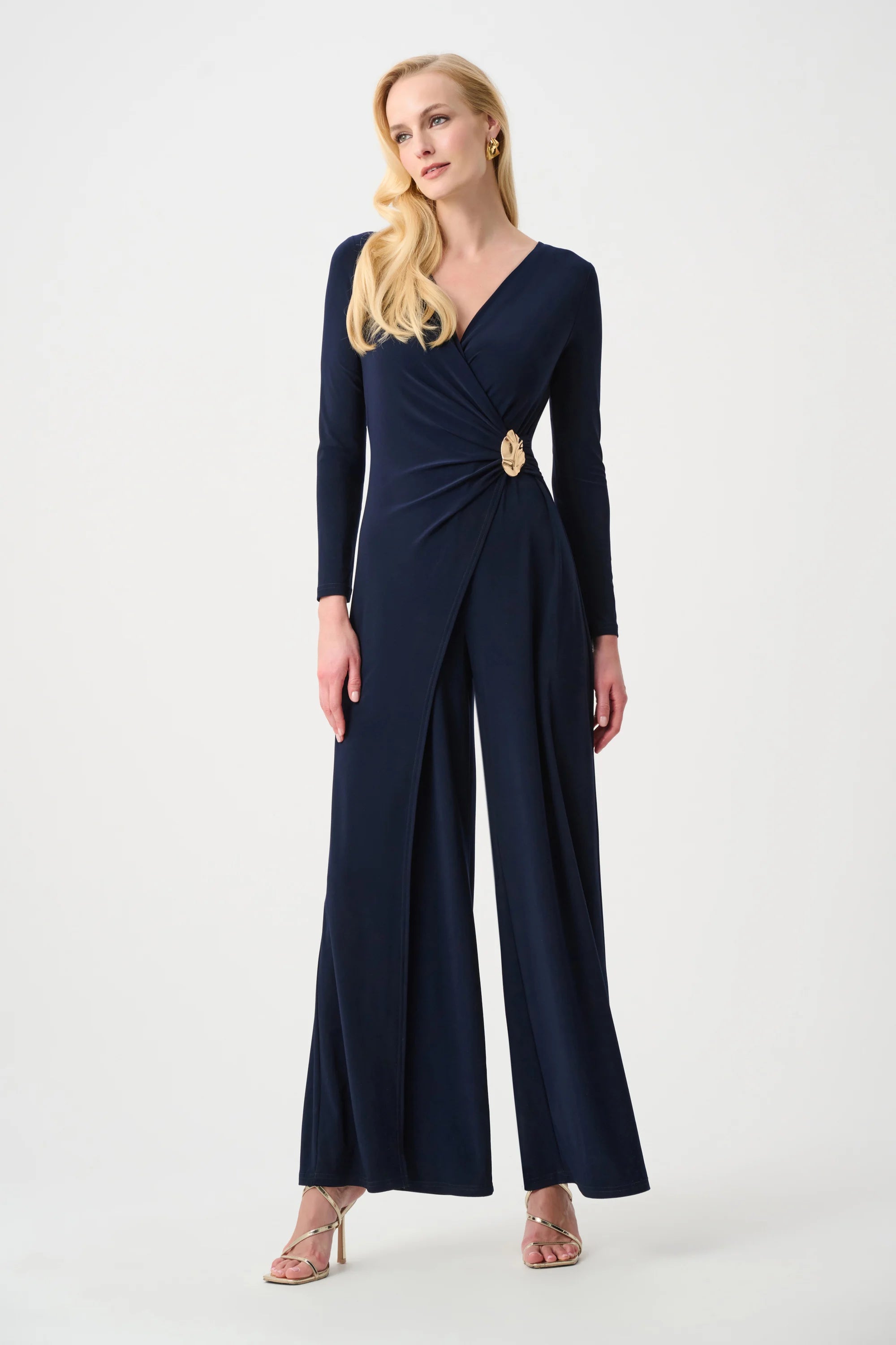 Silky Knit Wide Leg Wrap Jumpsuit

This wide-leg jumpsuit in silky knit features a wrap-style neckline and long straight sleeves for a refined silhouette. An overlapped leg on one side is accente…