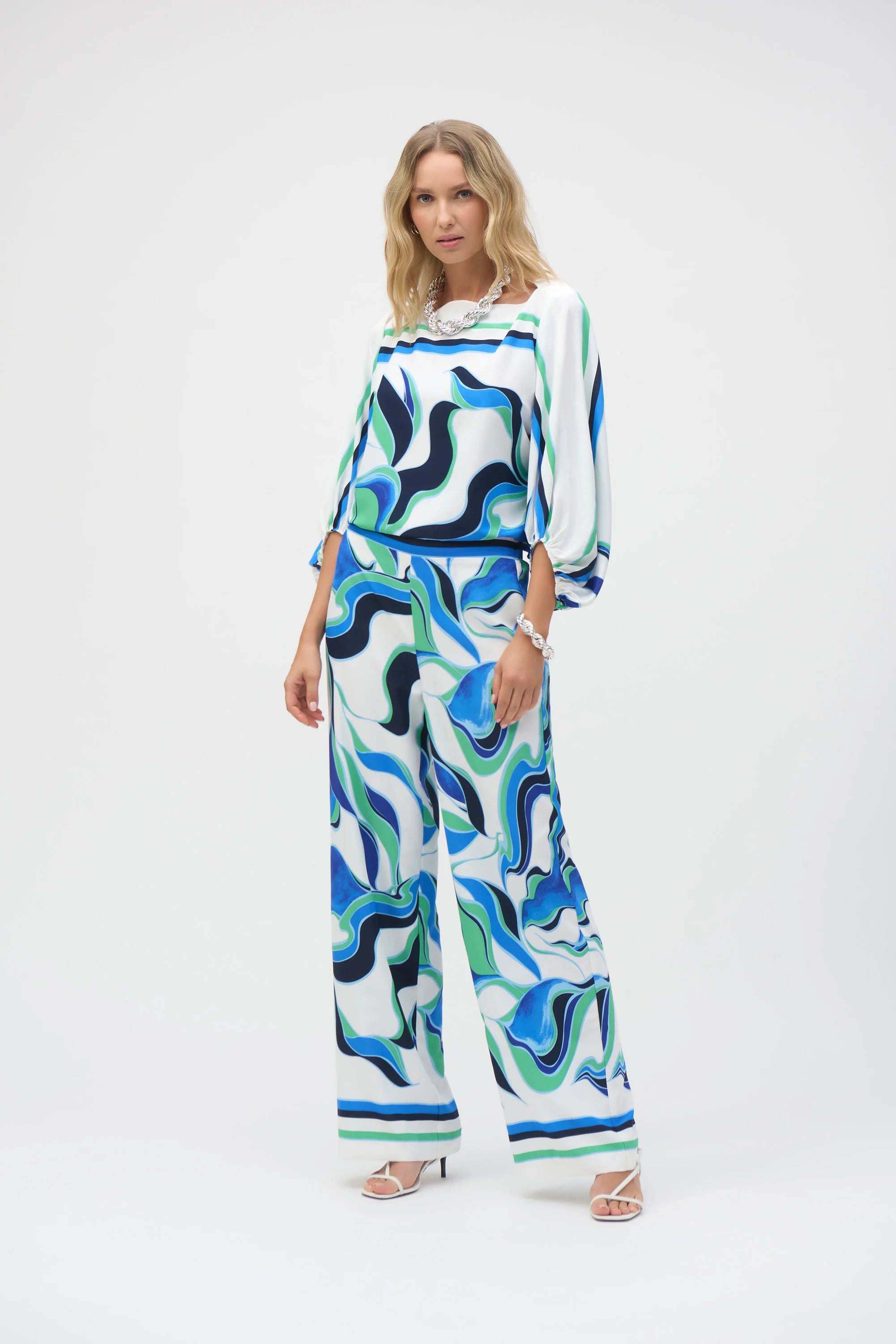The pinnacle of contemporary glamour. These stunning woven pull-on pants will rival any piece in your wardrobe with their alluring abstract print. The wide-leg silhouette exudes timeless appeal and adds poise to every step. Sleek stripes at the hem elevate the design’s polished feel and unique look.
