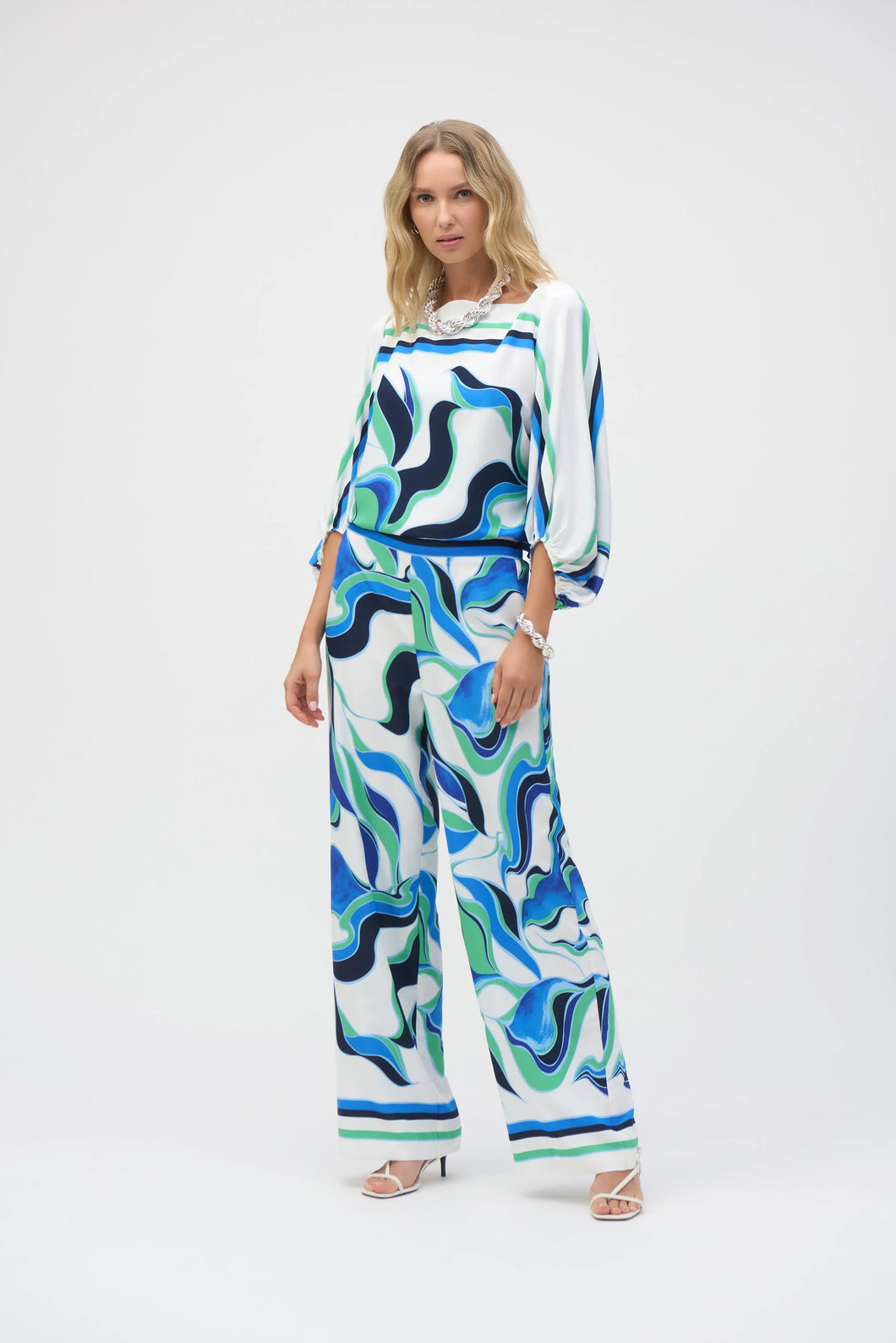 The pinnacle of contemporary glamour. These stunning woven pull-on pants will rival any piece in your wardrobe with their alluring abstract print. The wide-leg silhouette exudes timeless appeal and adds poise to every step. Sleek stripes at the hem elevate the design’s polished feel and unique look.